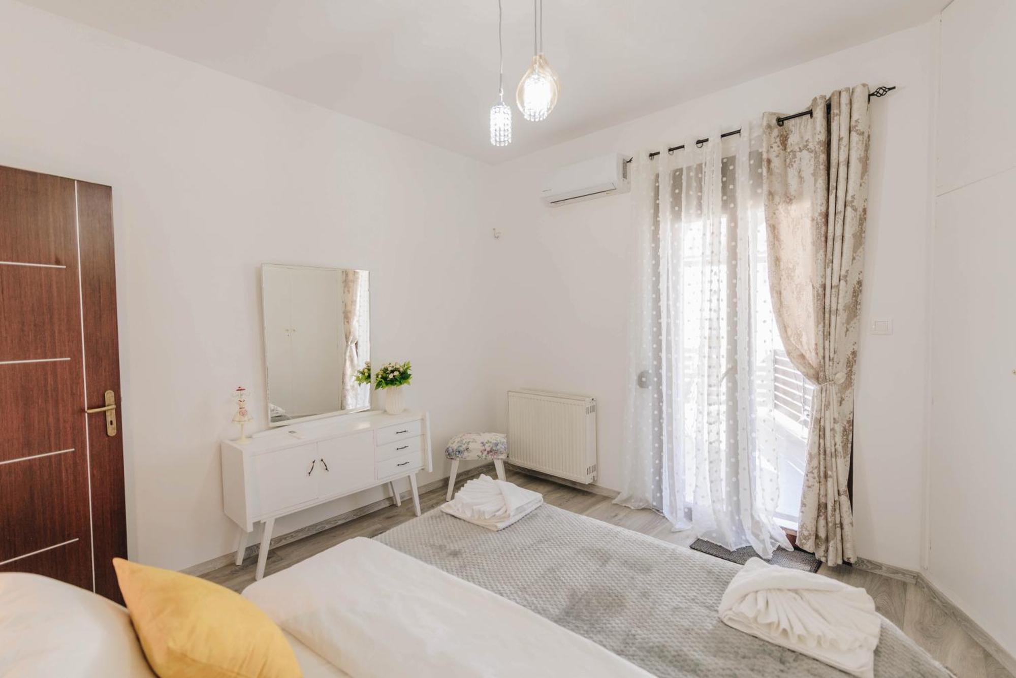 Sunrise Guesthouse Agria Bagian luar foto